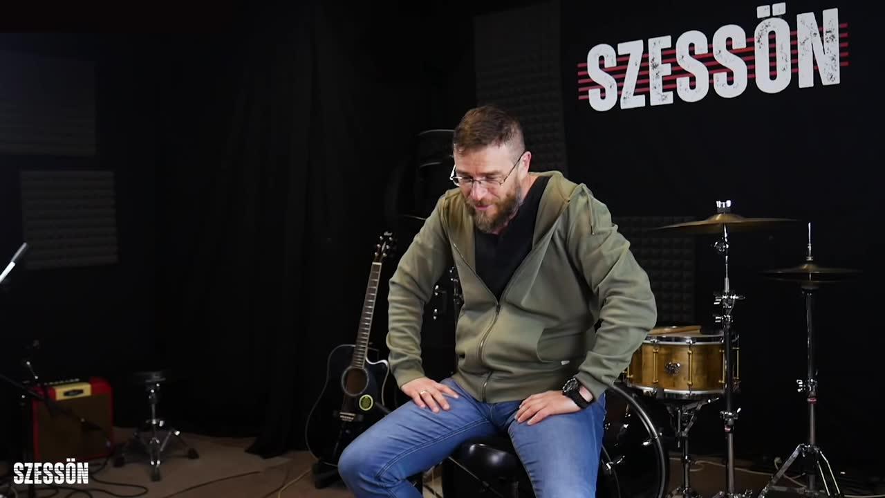 Thumbnail for Mintha Tom Hardy és Venom ülne a doboknál
