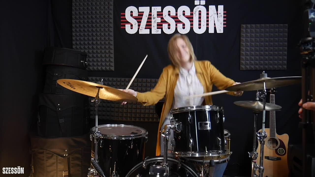 Thumbnail for Az egyik leghíresebb filmes intró, ahogy még nem hallotta senki - Fancsikai Eszter a SZESSÖNben
